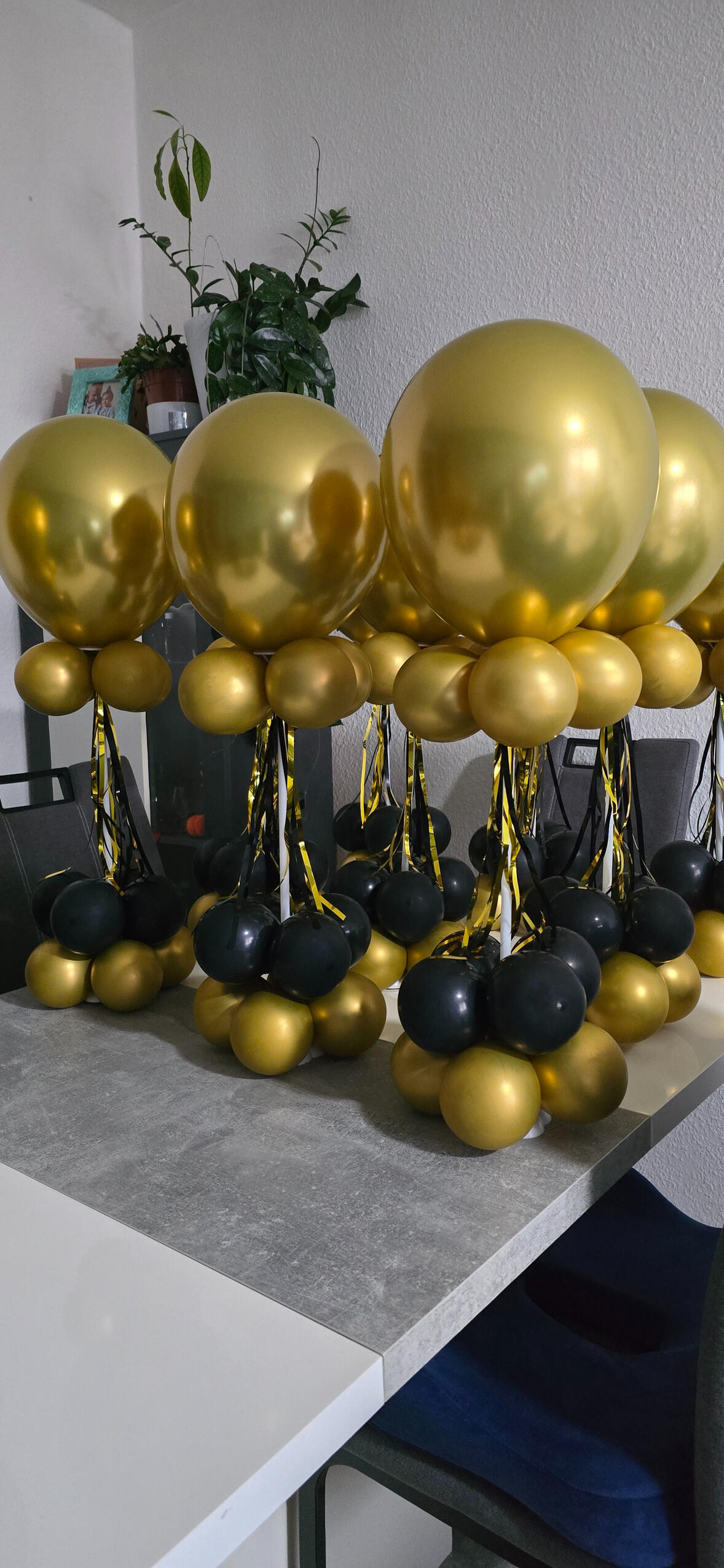 Goldene Ballon-Tischdekoration